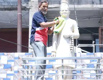 श्री लाल बहादुर शास्त्री जी की प्रतिमा का माल्यार्पण एवं उनका सम्मान